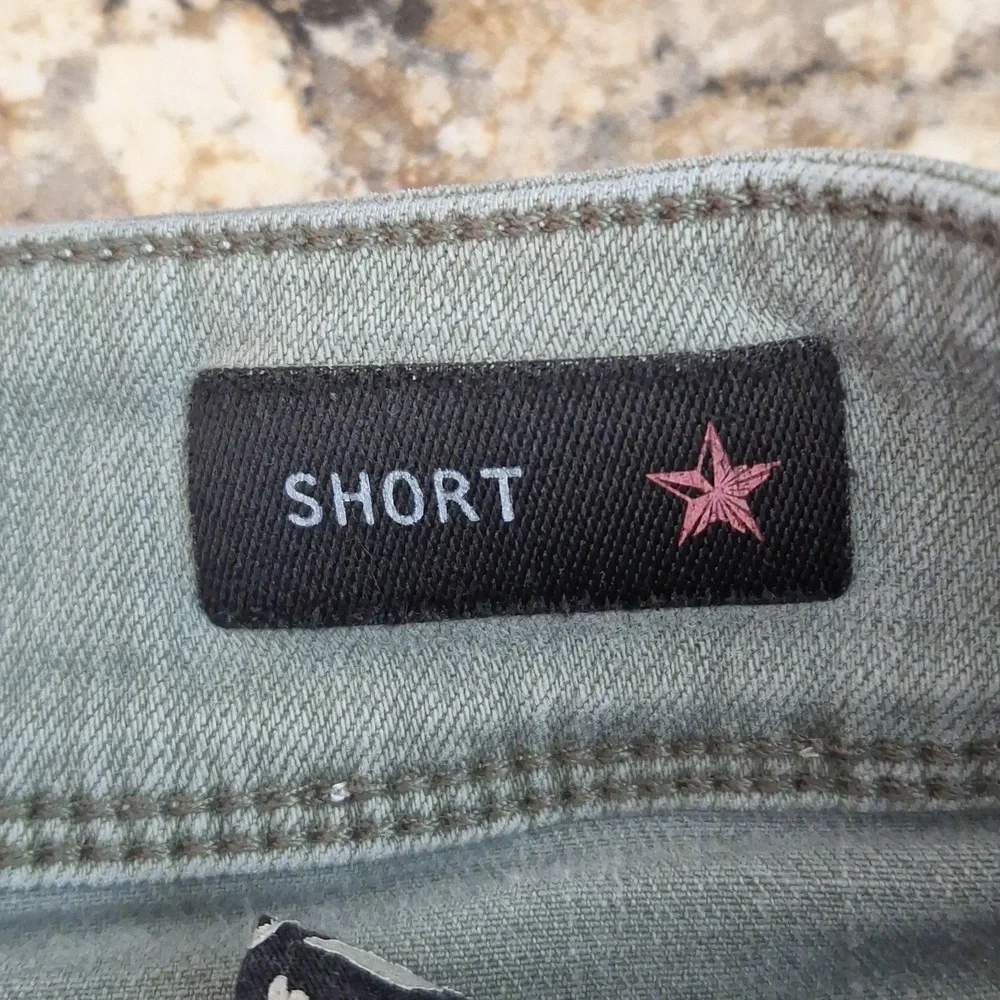 PEOPLE'S LIBERATION GREEN SHORT SHORTS 11/12 - Picture 6 of 8